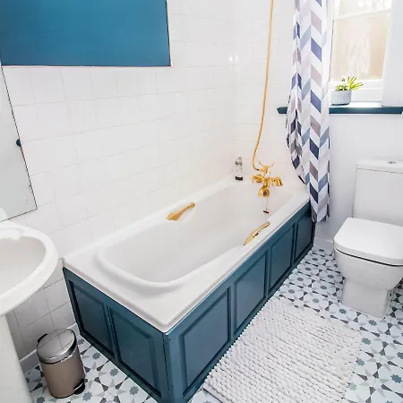 The Old Tanyard 잉글턴